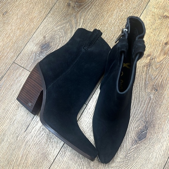 NWOB Sam Edelman Agnes Black Suede Western Bootie Size 8 1/2 - Picture 2 of 10